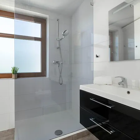 Spacious In For 8 People By Renters سوبوت