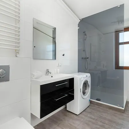 Spacious In For 8 People By Renters