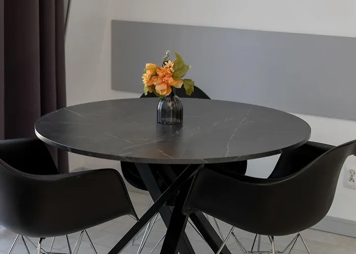 Spacious In For 8 People By Renters *