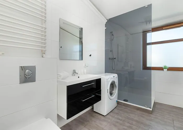 Spacious In For 8 People By Renters