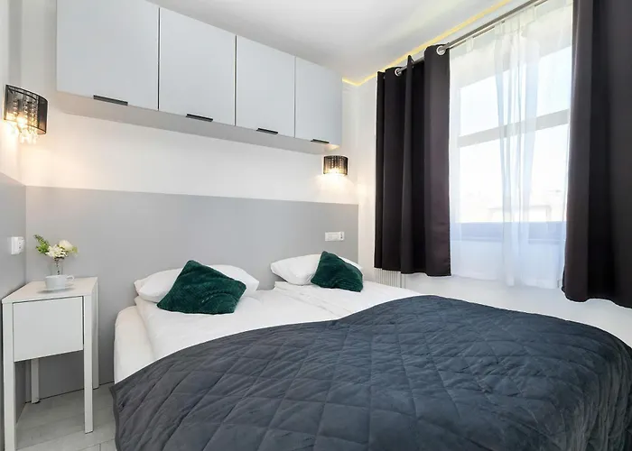 Spacious In For 8 People By Renters *